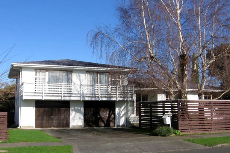 Photo of property in 2 Kent Crescent, Awapuni, Palmerston North, 4412