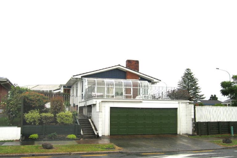 Photo of property in 1 Chelsea View Drive, Chatswood, Auckland, 0626