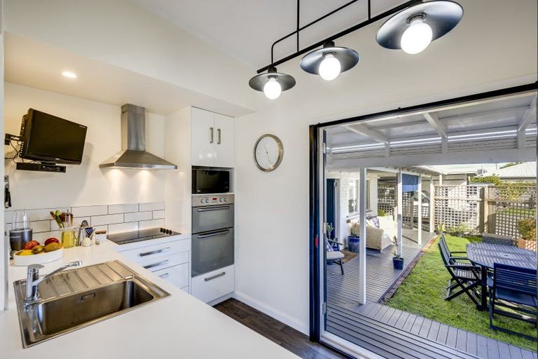 Photo of property in 206 Lyndon Road West, Hastings, 4122