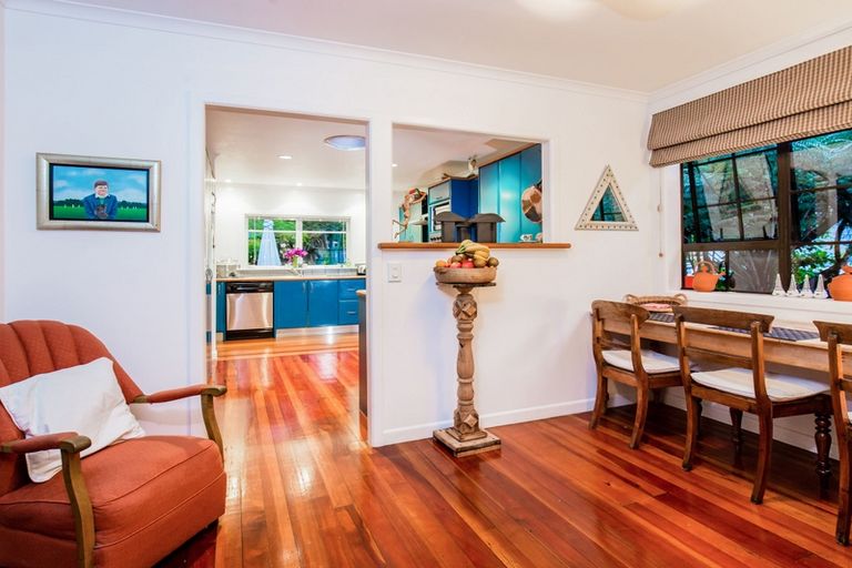 Photo of property in 10 Opanuku Road, Henderson Valley, Auckland, 0612