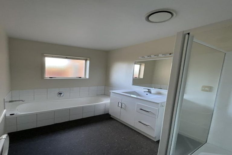 Photo of property in 6 Blue Gum Place, New Brighton, Christchurch, 8083
