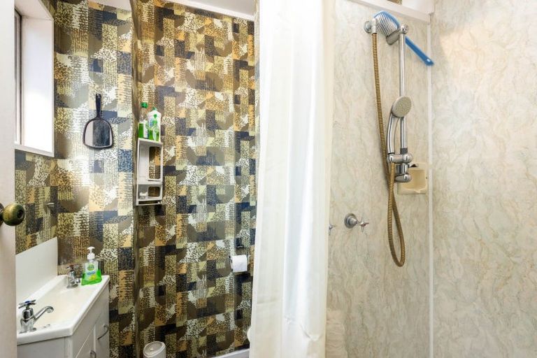 Photo of property in 14 Scott Street, Moturoa, New Plymouth, 4310