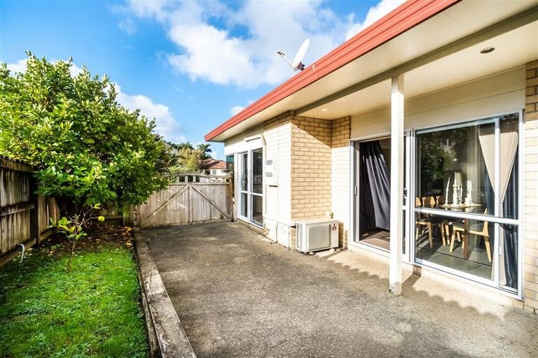 Photo of property in 48 Hogarth Rise, West Harbour, Auckland, 0618