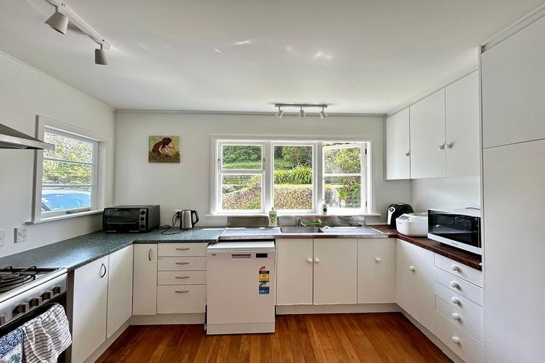 Photo of property in 127 Broderick Road, Johnsonville, Wellington, 6037