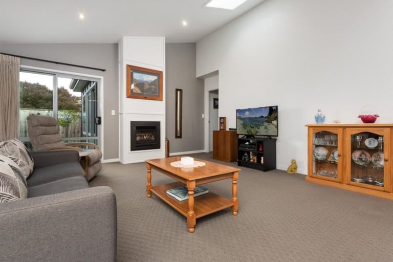 Photo of property in 5 Lennon Way, Papamoa Beach, Papamoa, 3118