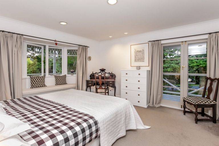 Photo of property in 10 Opanuku Road, Henderson Valley, Auckland, 0612