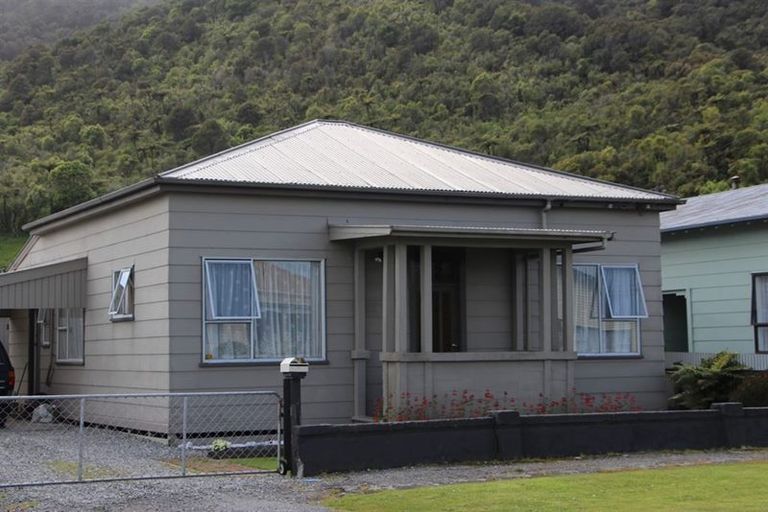 Photo of property in 71 Fox Street, Cobden, Greymouth, 7802