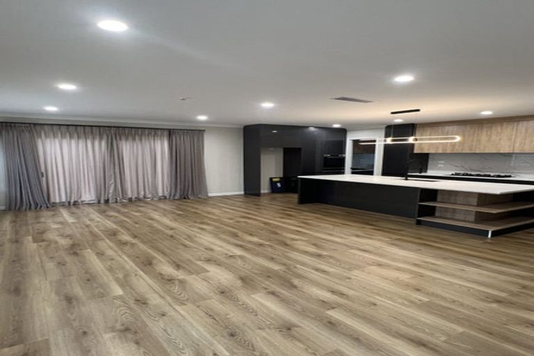 Photo of property in 112 Valderama Drive, Flat Bush, Auckland, 2019