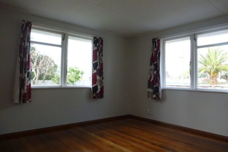 Photo of property in 12 Temuera Street, Otaki, 5512