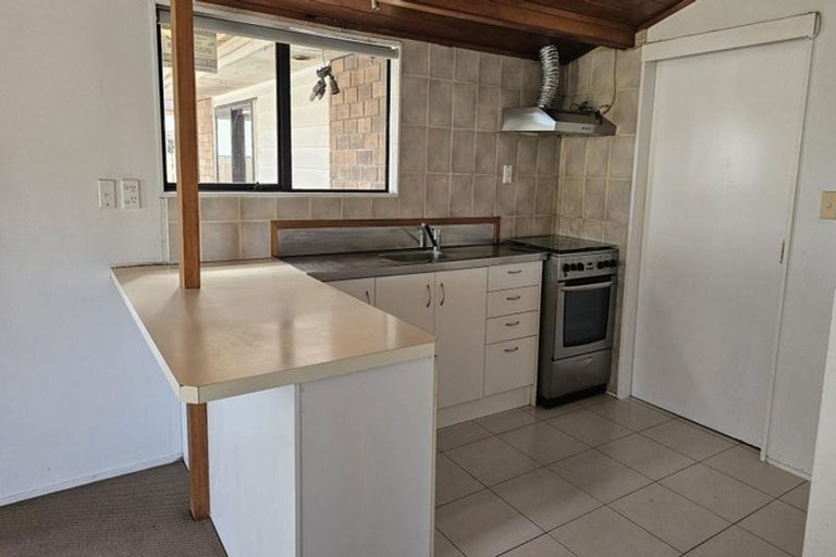 Photo of property in 372 Swanson Road, Ranui, Auckland, 0612