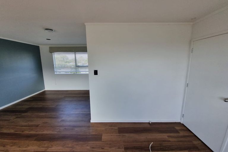 Photo of property in 2/13 Talavera Place, Te Atatu South, Auckland, 0602