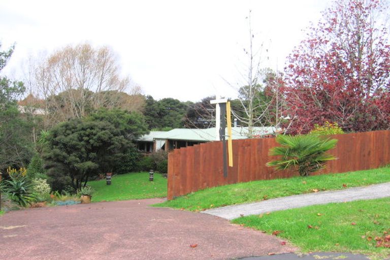 Photo of property in 3 Manon Crescent, Greenhithe, Auckland, 0632