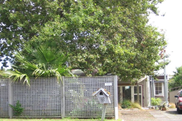 Photo of property in 18 Cresta Avenue, Beach Haven, Auckland, 0626
