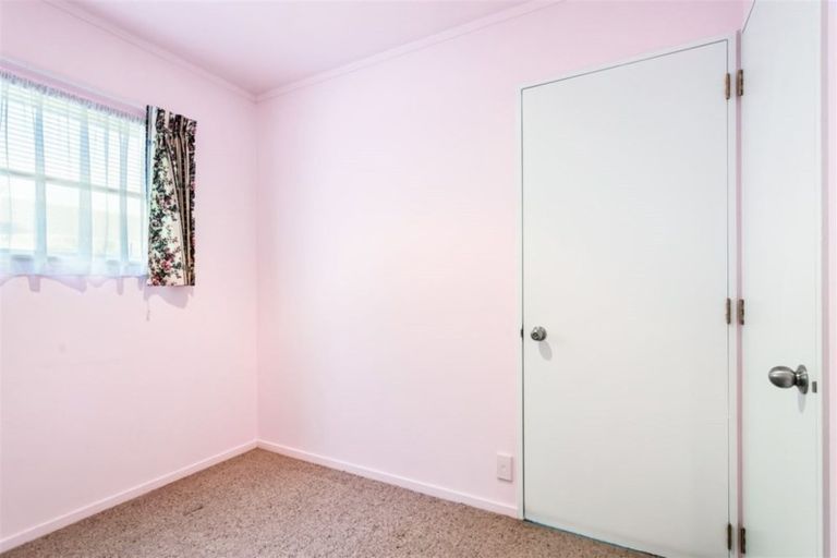 Photo of property in 106a Bruce Mclaren Road, Henderson, Auckland, 0612