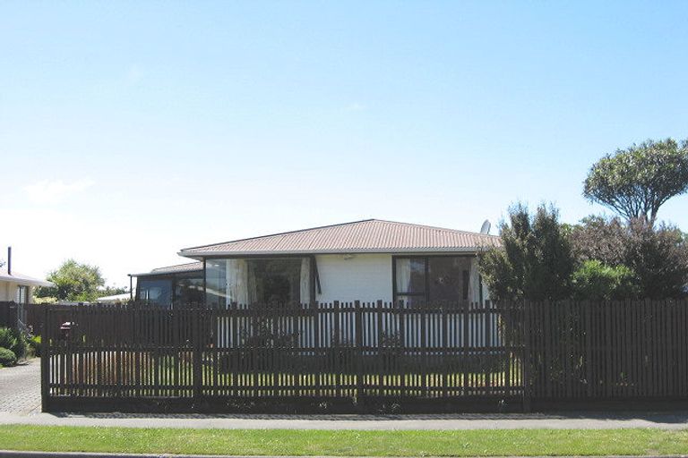 Photo of property in 4 Donnington Street, Parklands, Christchurch, 8083