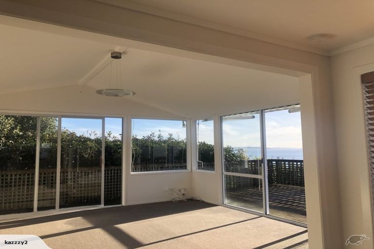 Photo of property in 2 Elgin Place, Red Beach, 0932