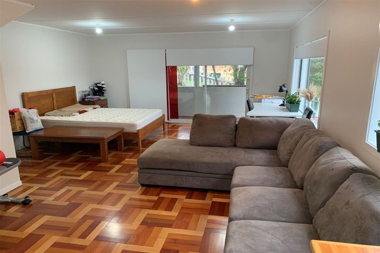 Photo of property in 2/22 Nigel Road, Browns Bay, Auckland, 0630