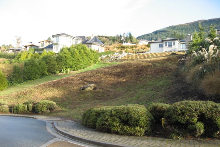 Photo of property in 8 Whitbourn Place, Fernhill, Queenstown, 9300