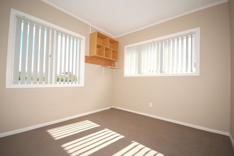 Photo of property in 1/46 College Road, Northcote, Auckland, 0627