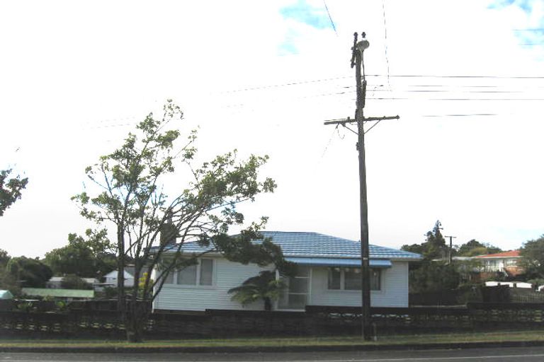 Photo of property in 136 View Road, Sunnyvale, Auckland, 0612