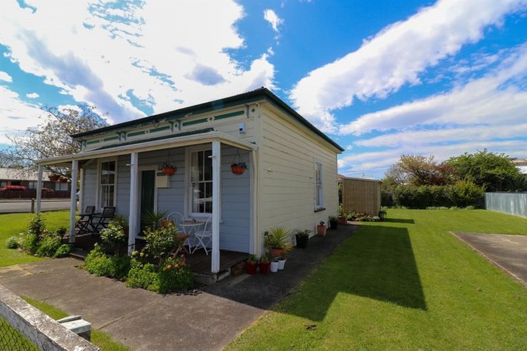 Photo of property in 11 Allardice Street, Dannevirke, 4930