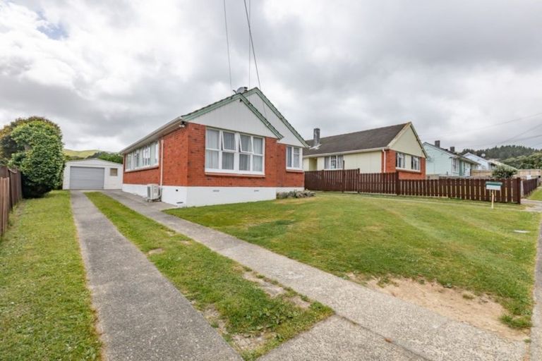 Photo of property in 19 Justine Street, Cannons Creek, Porirua, 5024