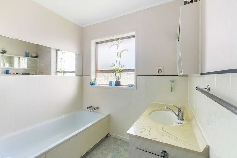 Photo of property in 1/3 Karaka Street, New Lynn, Auckland, 0600