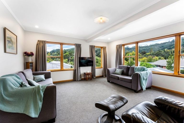Photo of property in 18 Pinehaven Road, Pinehaven, Upper Hutt, 5019