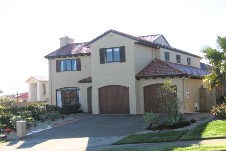 Photo of property in 10 Dunvegan Rise, East Tamaki Heights, Auckland, 2016