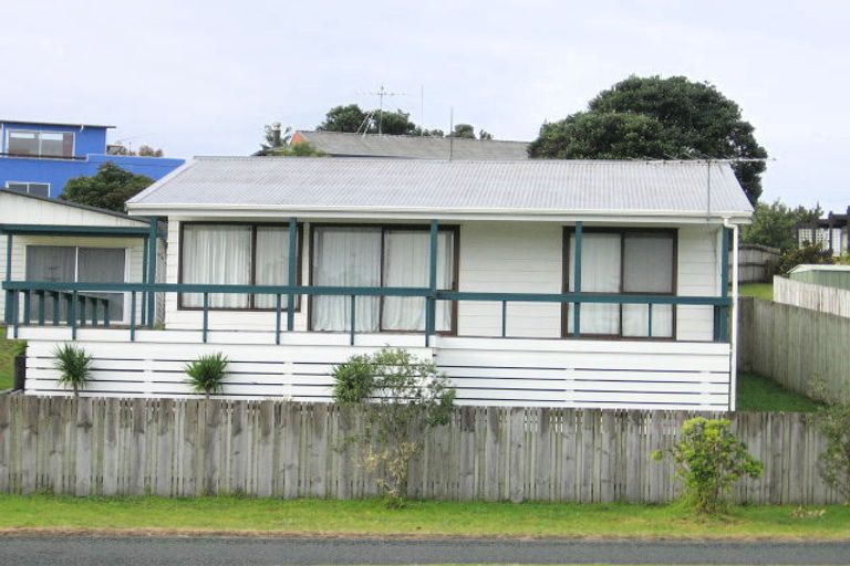 Photo of property in 42 Omaha Drive, Omaha, 0986