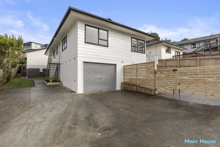 Photo of property in 8 Kupari Place, Totara Vale, Auckland, 0629