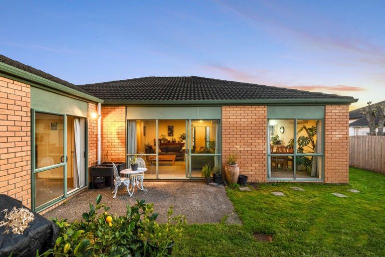 Photo of property in 15 Hercules Drive, Henderson, Auckland, 0612