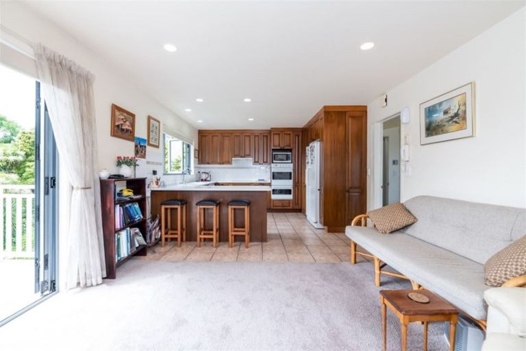 Photo of property in 3a Cron Avenue, Te Atatu South, Auckland, 0610