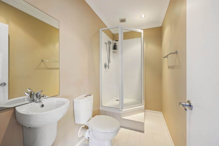 Photo of property in 18 Majesty Place, Half Moon Bay, Auckland, 2012