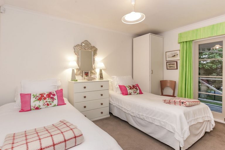 Photo of property in 10 Opanuku Road, Henderson Valley, Auckland, 0612