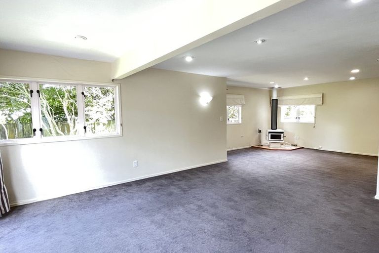 Photo of property in 2/21 Calypso Place, Rothesay Bay, Auckland, 0630