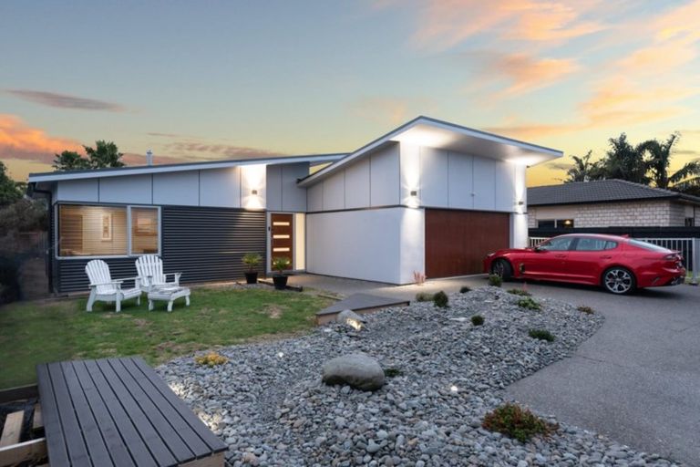 Photo of property in 28 Oreti Crescent, Papamoa Beach, Papamoa, 3118