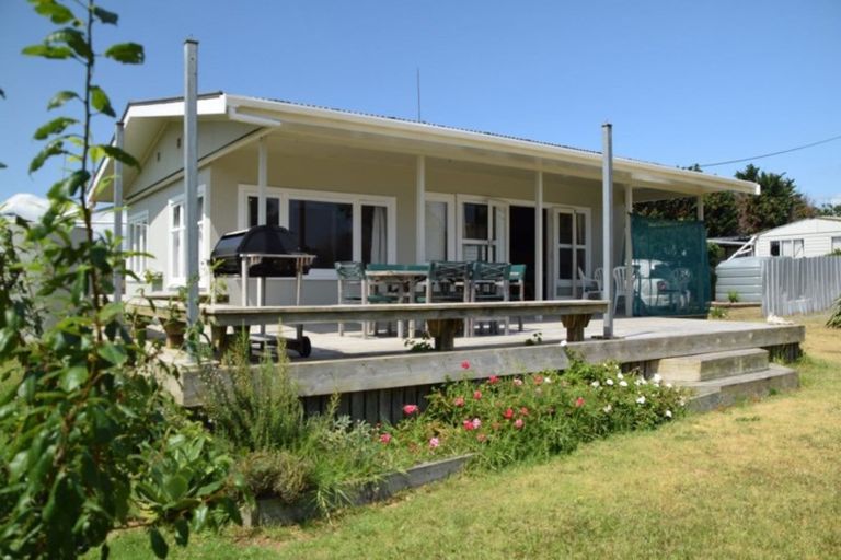 Photo of property in 37 Birds Beach Road, Tapora, Wellsford, 0977