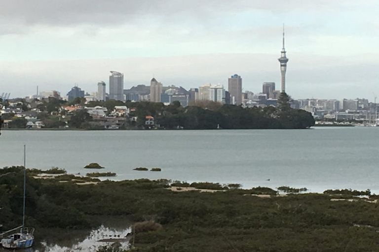 Photo of property in 2/28 Walter Street, Hauraki, Auckland, 0622