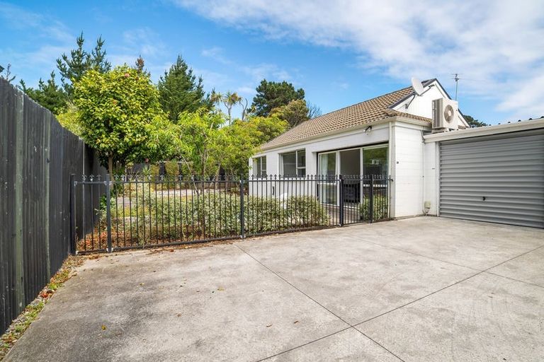 Photo of property in 2/41 Bowhill Road, New Brighton, Christchurch, 8083