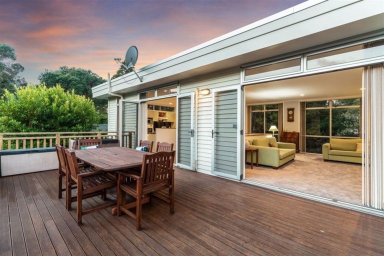 Photo of property in 15 York Road, Titirangi, Auckland, 0604