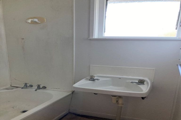 Photo of property in 7 Mirage Place, Beach Haven, Auckland, 0626