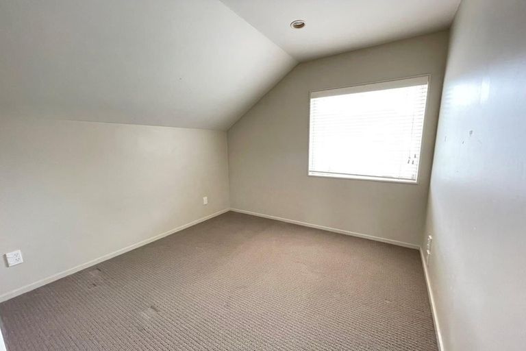 Photo of property in 2/19 Nimstedt Avenue, Oteha, Auckland, 0632