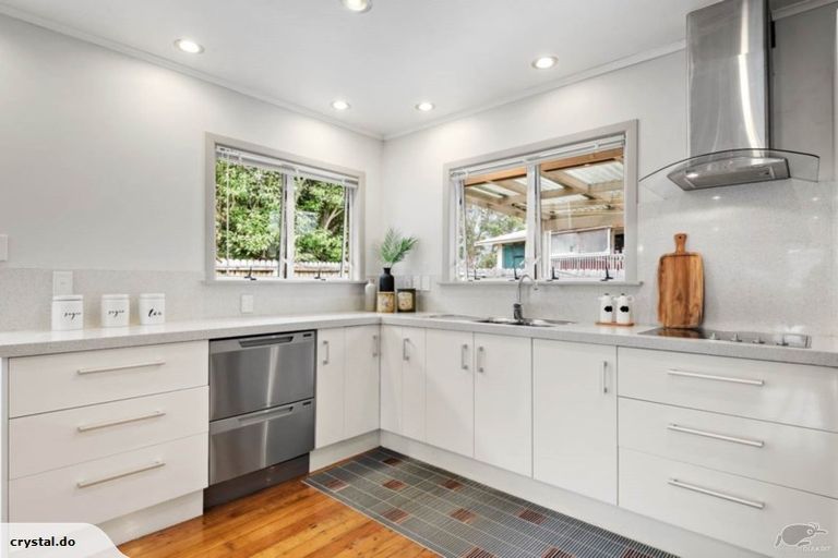 Photo of property in 20 Spence Road, Henderson, Auckland, 0612