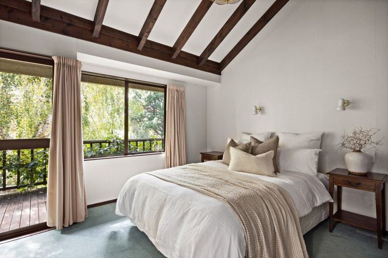 Photo of property in 2 Te Mata Peak Road, Havelock North, 4130