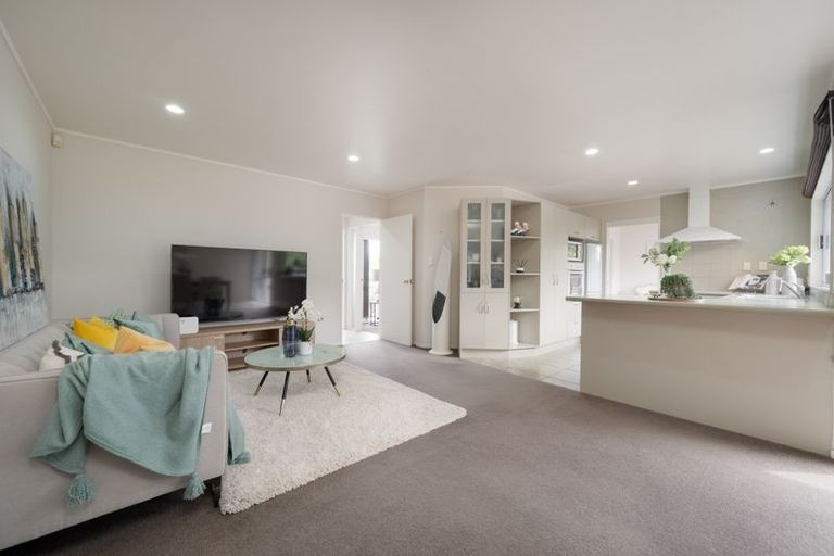 Photo of property in 27 Eiger Place, Northpark, Auckland, 2013