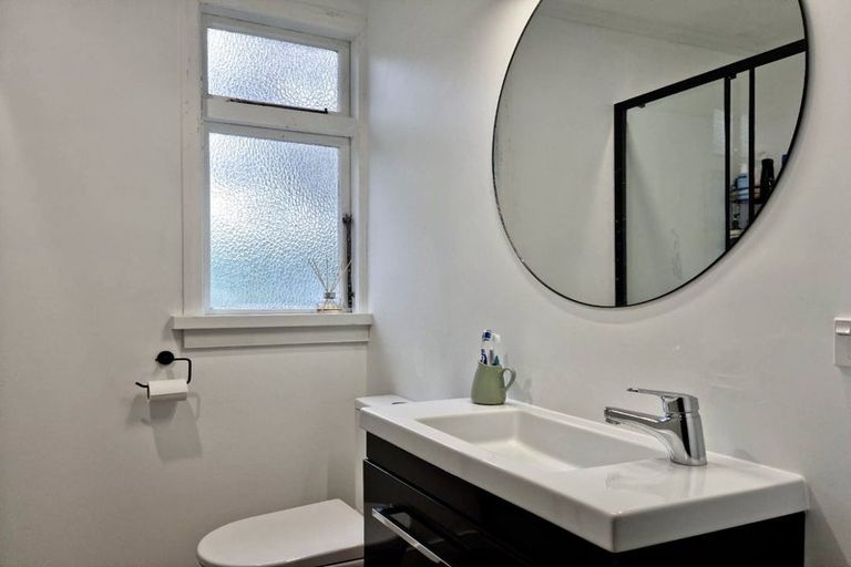 Photo of property in 26 Downe Street, New Plymouth, 4310