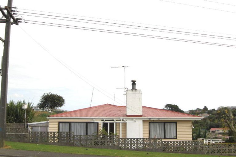 Photo of property in 115 Omata Road, Marfell, New Plymouth, 4310