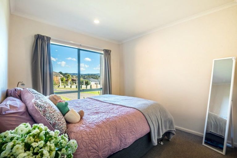 Photo of property in 15 Hercules Drive, Henderson, Auckland, 0612