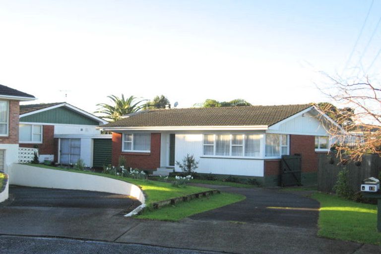 Photo of property in 2/13 Brouder Place, Hillpark, Auckland, 2102